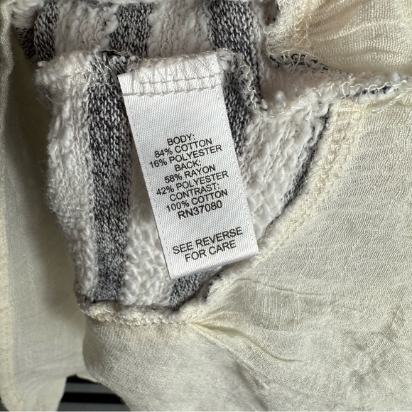 Cato Women's Gray & Ivory Striped Short Sleeve High Low Top Size XL - Picture 5 of 8